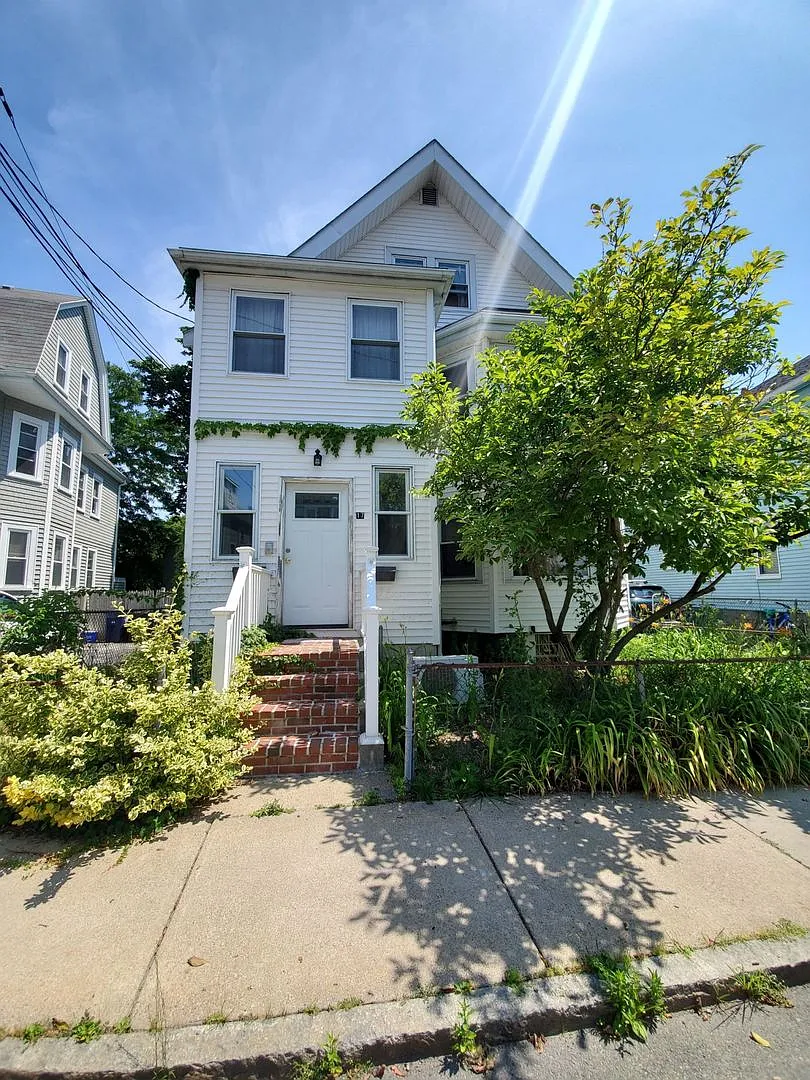 Great Deal in Allston! 5-Bed, 3-Bath — Photo 4