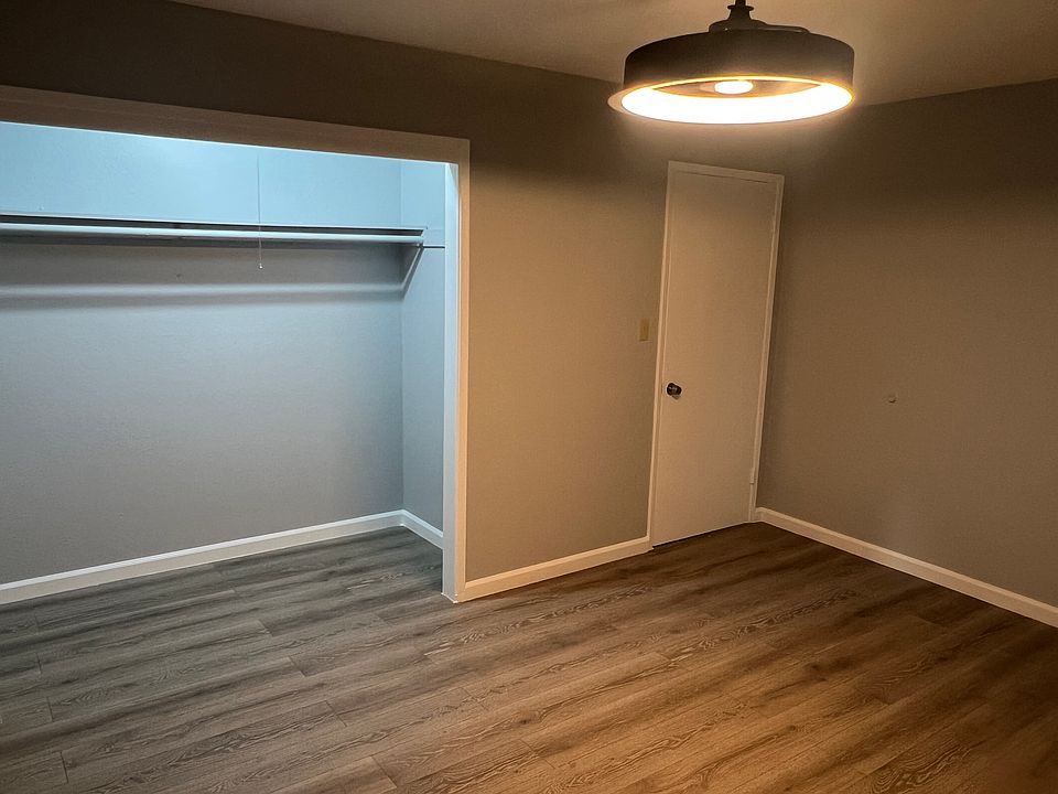 1st image of 276 Northwoods Ave #276