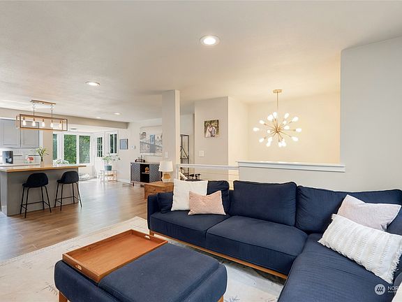 5th image of 935 Hillandale Drive E