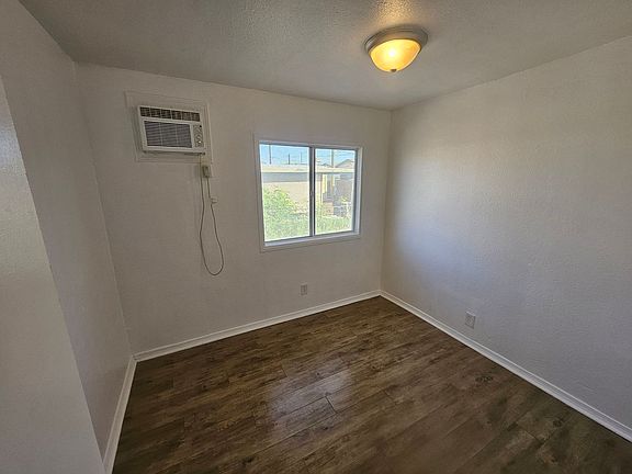 5th image of 1876 Hualapai Dr
