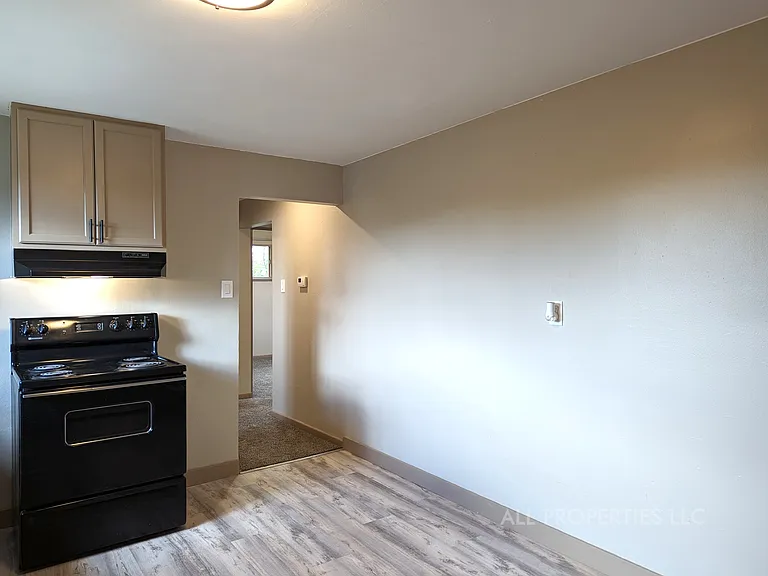 1005 N Newton St — Photo 21
