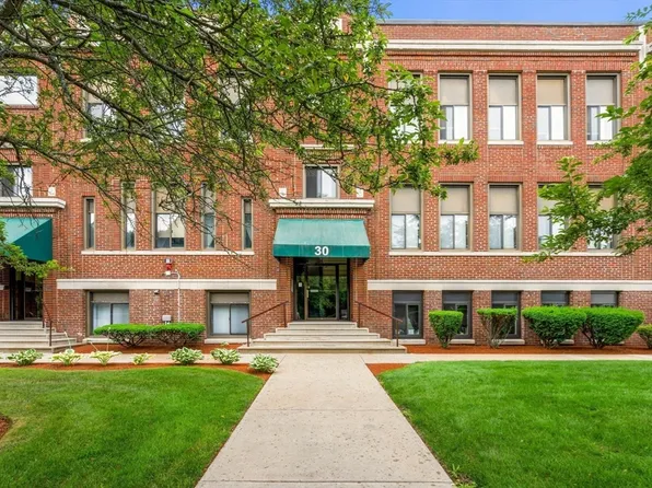 30 Conant St APT 2D, Beverly, MA 01915