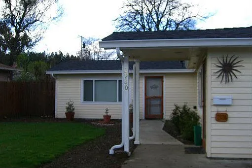 2930 High St photo 1