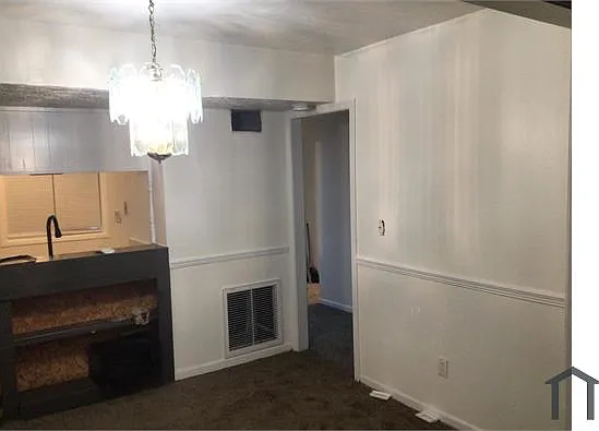 3 bed, 2000 sqft, $2,070 — Photo 2
