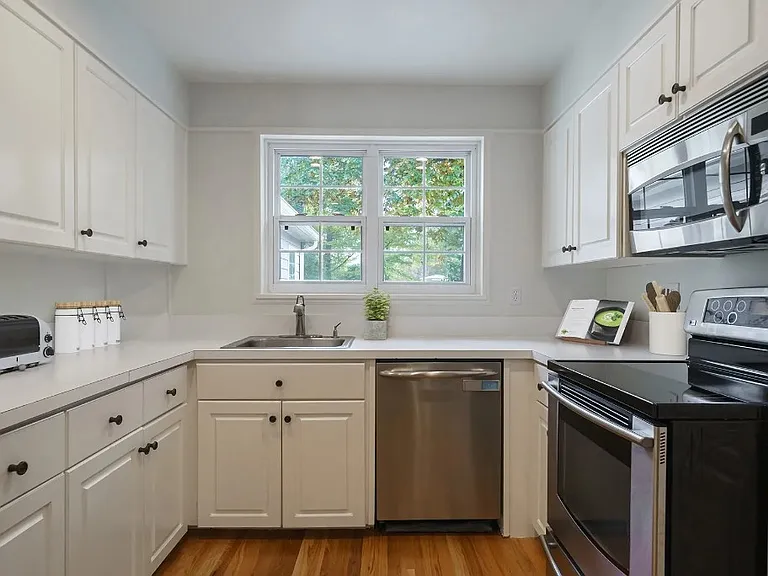 340 Allison Dr NE — Photo 7