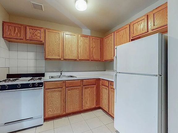 4th image of 696 E 182nd St #2