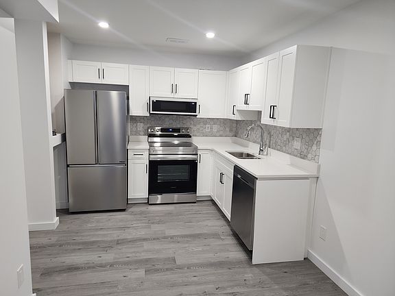 4th image of 931 Brighton Gate #931B