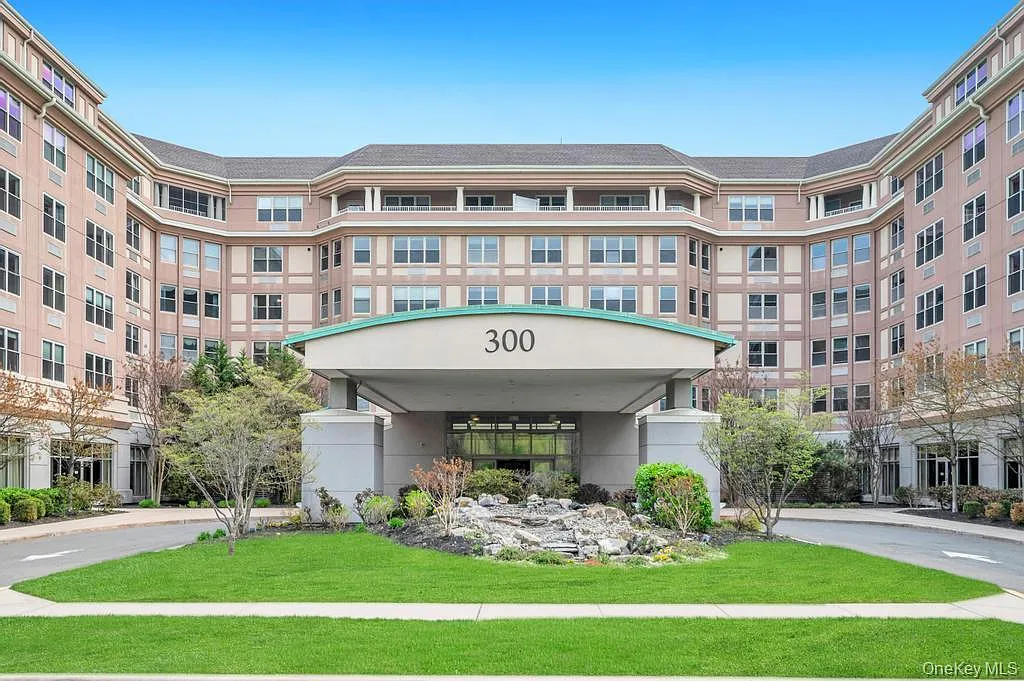 2 bed, 2.0 bath, 1112 sqft, $7,860 — Photo 4