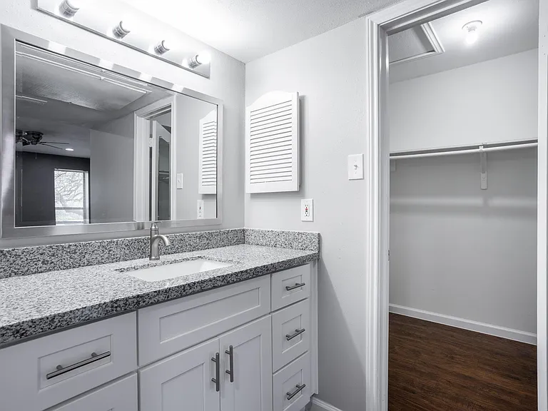 1601 S Shepherd Dr #B-53 — Photo 12
