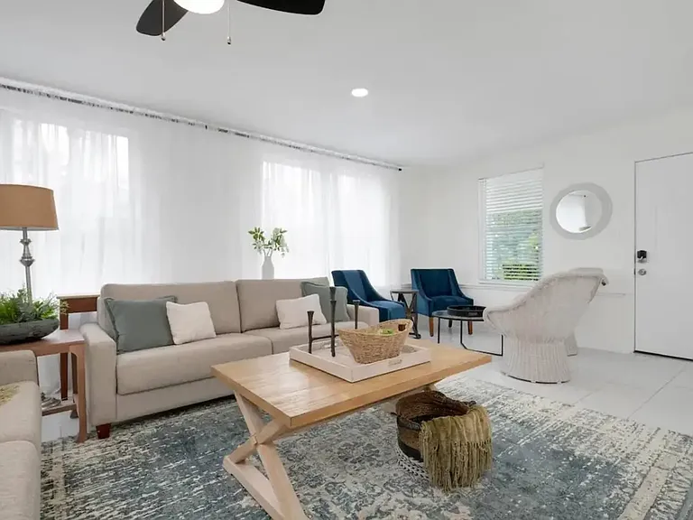 2539 Trinidad St — Photo 4