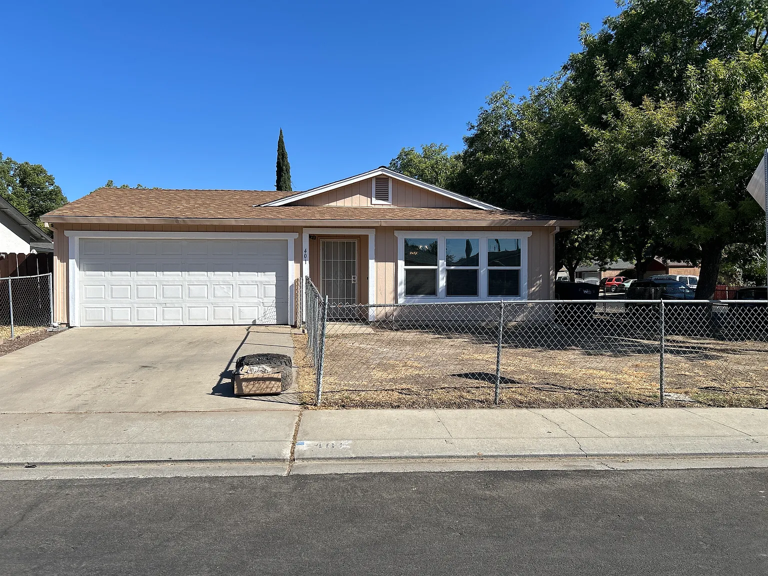 3 bed, 1200 sqft, $2,000 — Photo 2