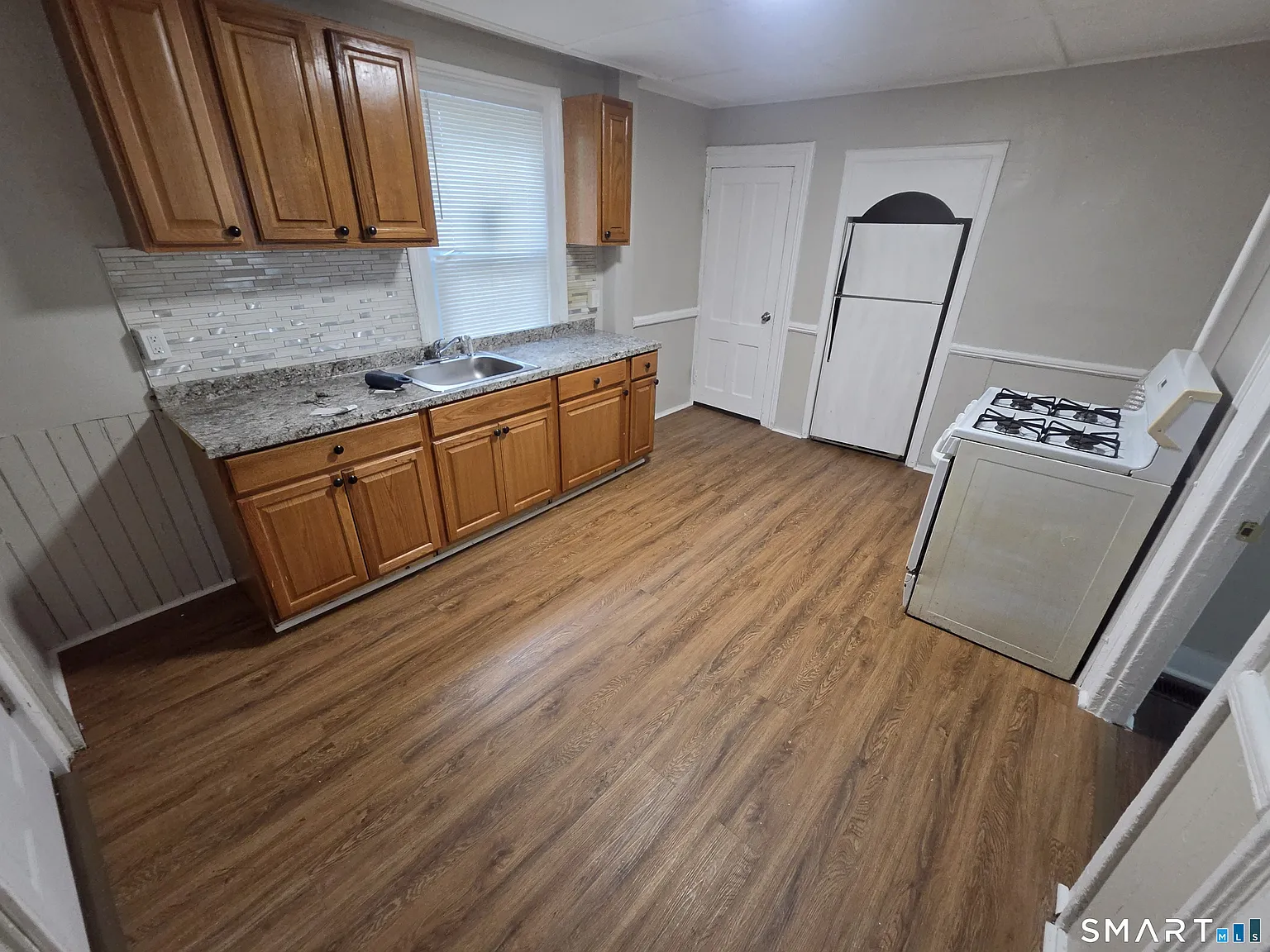 2 bed, 1.0 bath, 1912 sqft, $1,550 — Photo 3