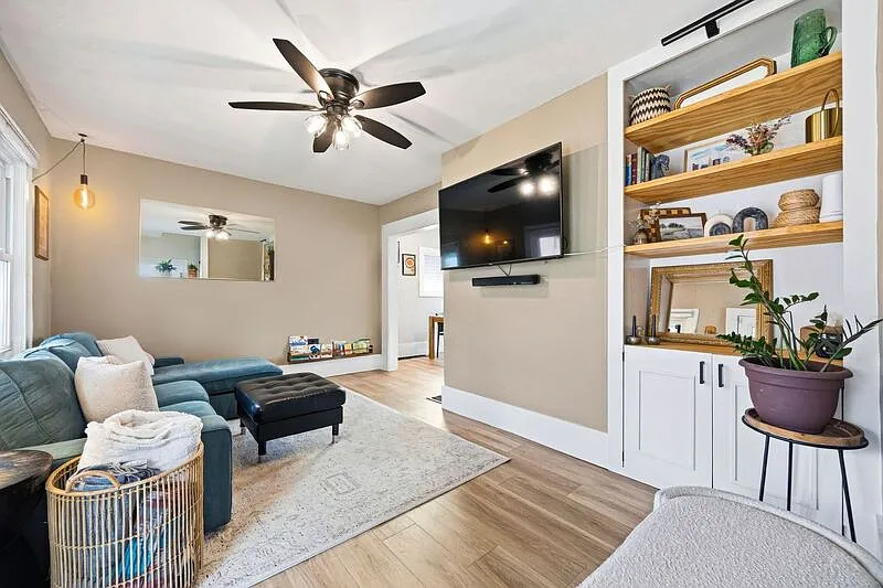 2 bed, 1.0 bath, 984 sqft, $1,650 — Photo 4