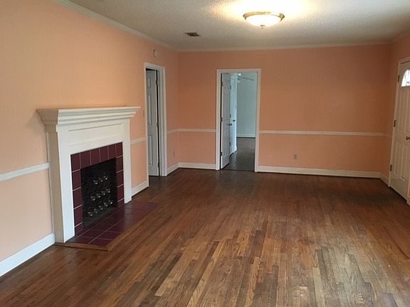 2nd image of 104 E Cranford Ave