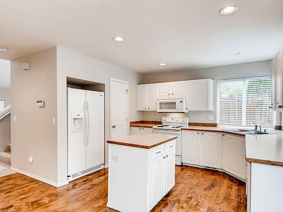 5th image of 931 243rd Pl SE