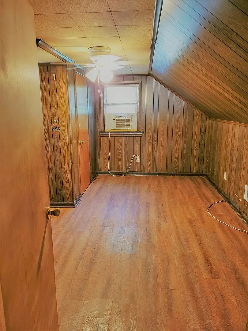4 Bedroom/1 Bath Cape Cod near RIR — Photo 1