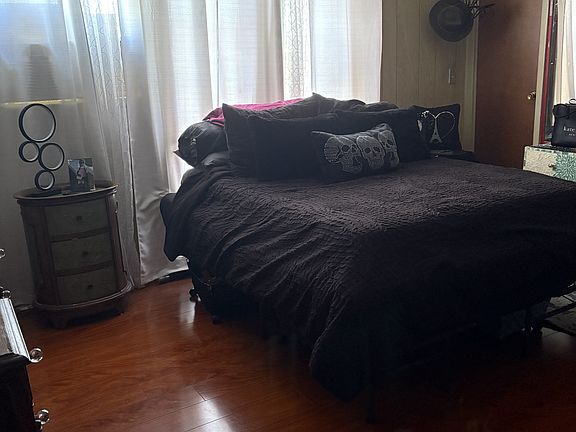 3rd image of 15447 Lakeshore Villa St