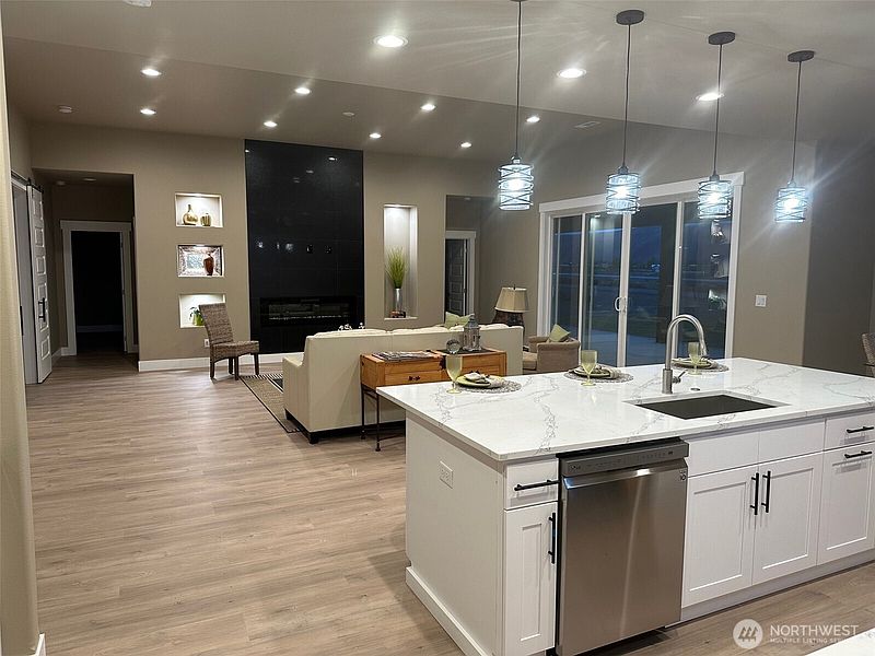 4th image of 109 Wren Loop SW