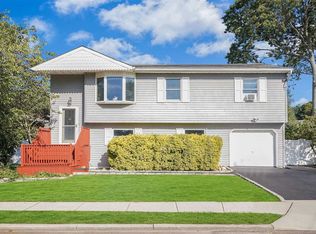 43 Brandy Ave, Holbrook, NY 11741
