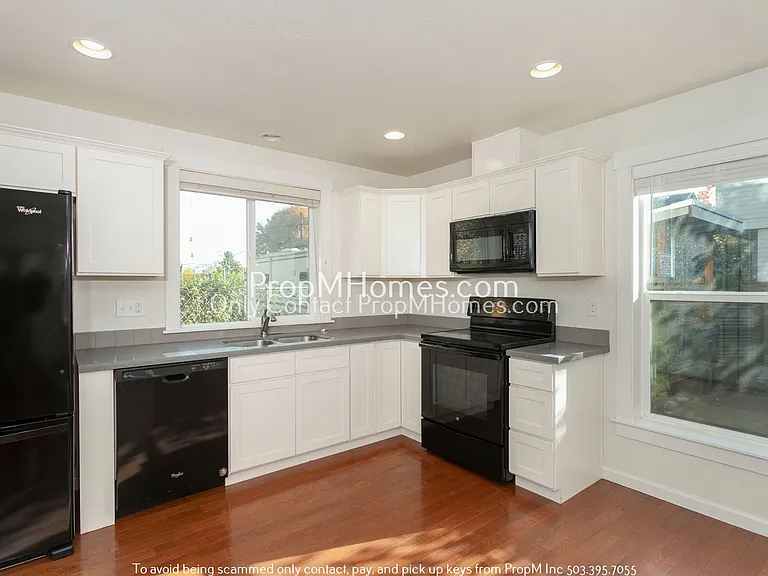 7726 SE Washington St — Photo 6