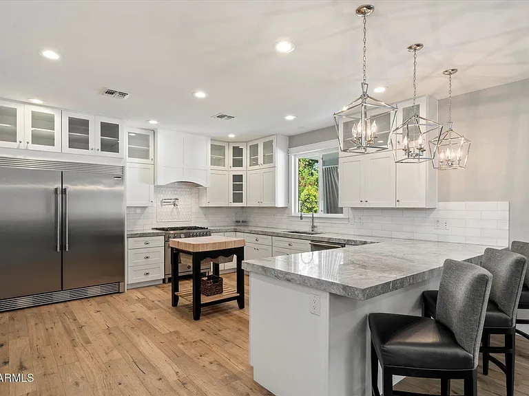 3810 E Devonshire Ave — Photo 9