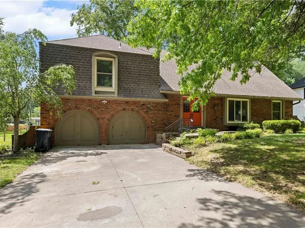 12836 Saint Andrews Dr, Kansas City, MO 64145