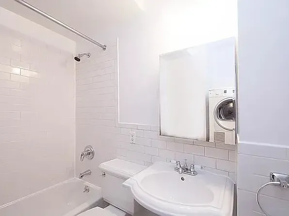 535 Hudson Street image 5 of 10