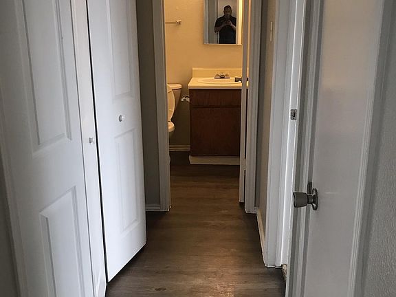 3rd image of 8830 Meadow Trace St