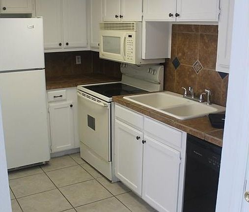 4th image of 2810 Nueces St APT 205
