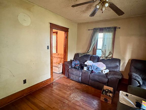3rd image of 419 E 3rd St