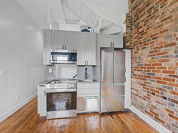 2nd image of 221 Mott St #Phb