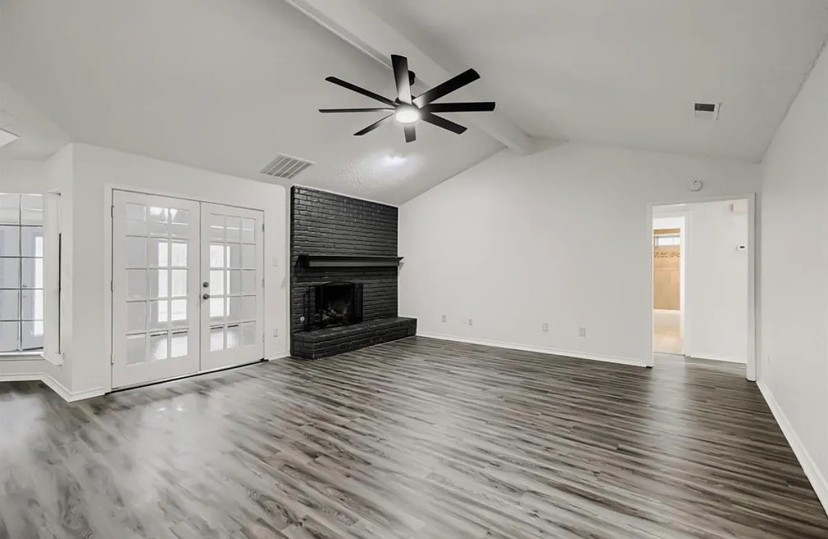 Chesham Dr, Carrollton — Photo 3