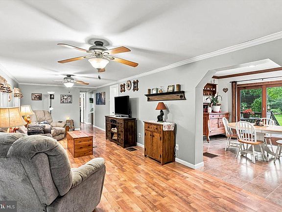3rd image of 131 Zehner Rd