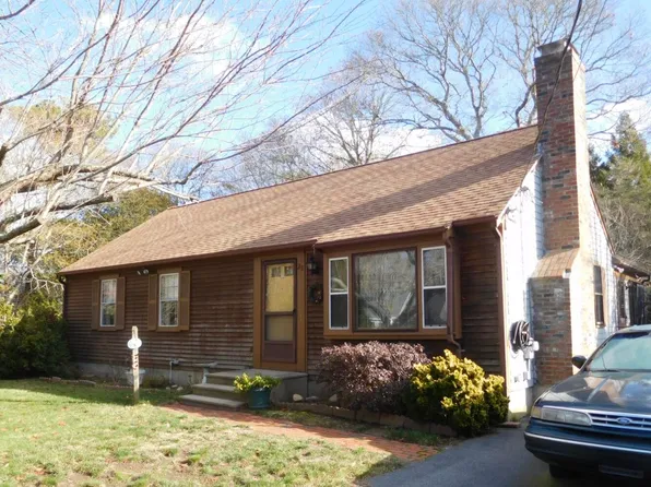 28 Wagon Lane, Hyannis, MA 02601