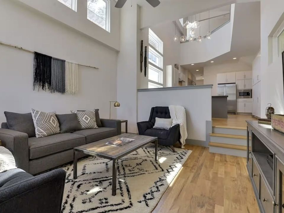 1st image of 411B Moore Ave