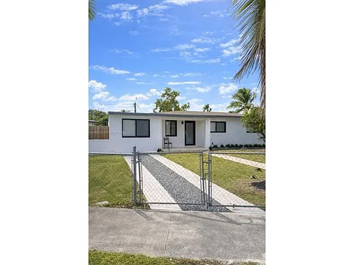 9831 Martinique Dr Photo 1