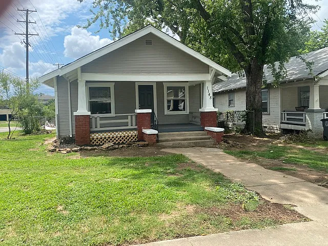 1148 S Xanthus Ave — Photo 2