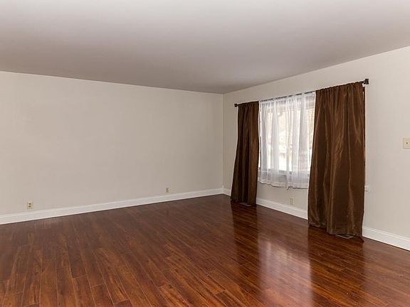 4th image of 590 Eustis Dr