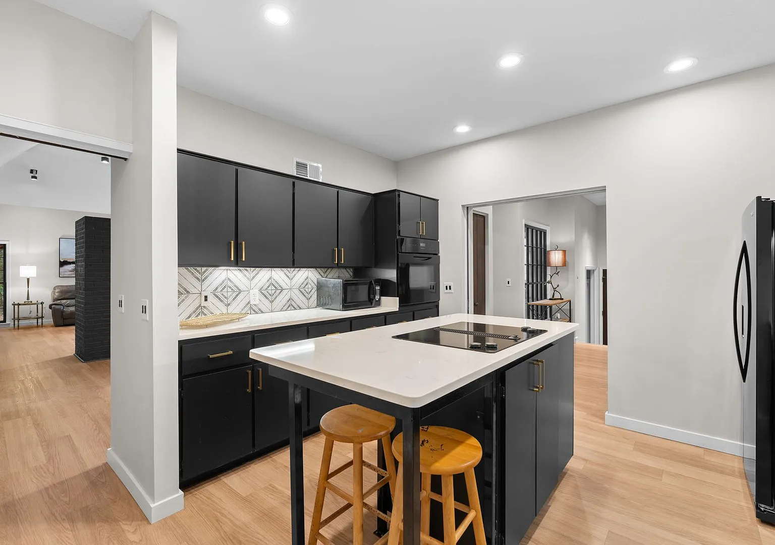 211 Wendwood Dr. — Photo 3