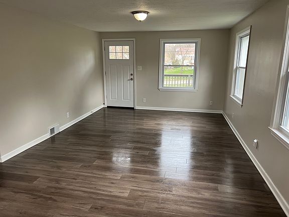 4th image of 3176 Klages Blvd