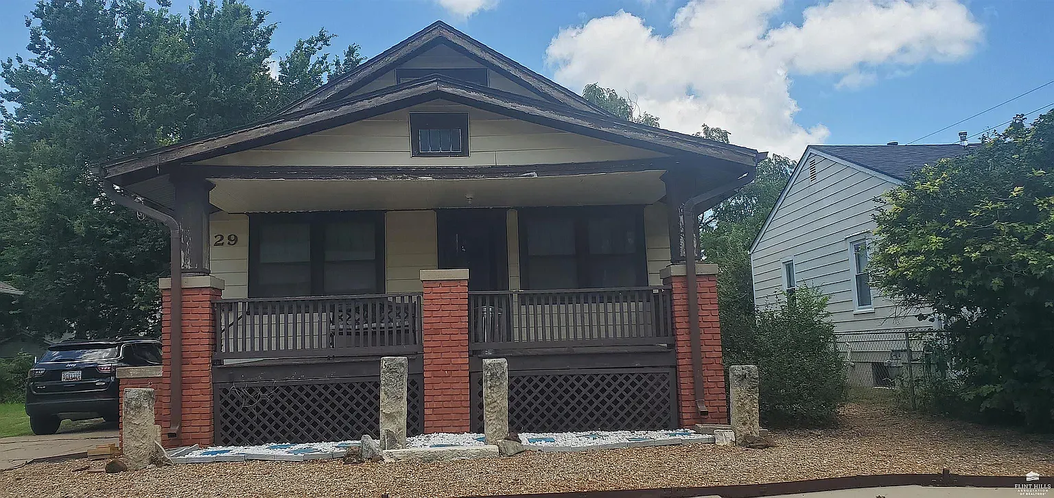 4 bed, 2405 sqft, $1,350 — Photo 1