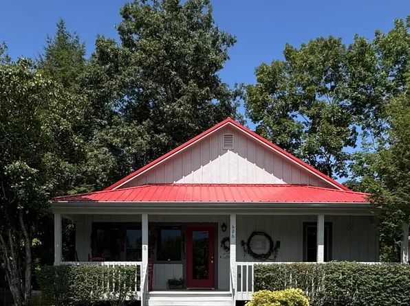 626 Pioneer Trl, Townsend, TN 37882