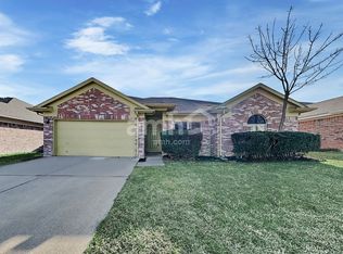 6711 Flamewood Dr, Arlington, TX 76001