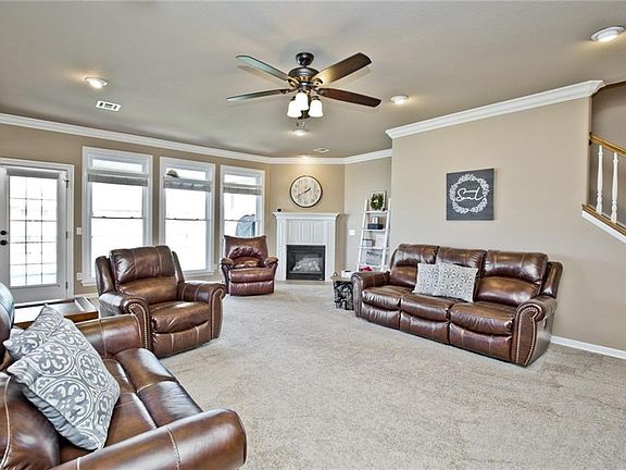 2nd image of 3905 SW Blackberry St