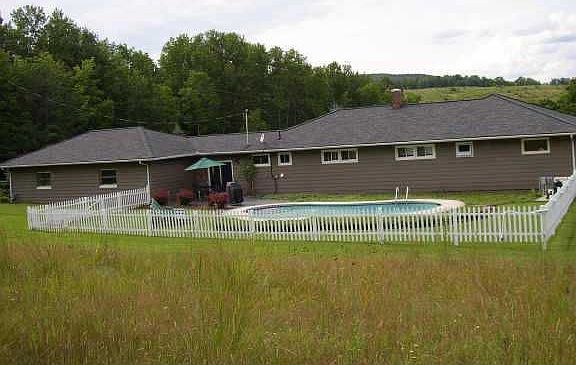 2nd image of 2828 Lindy Ln