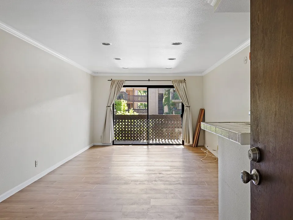 22100 Burbank Blvd #214B