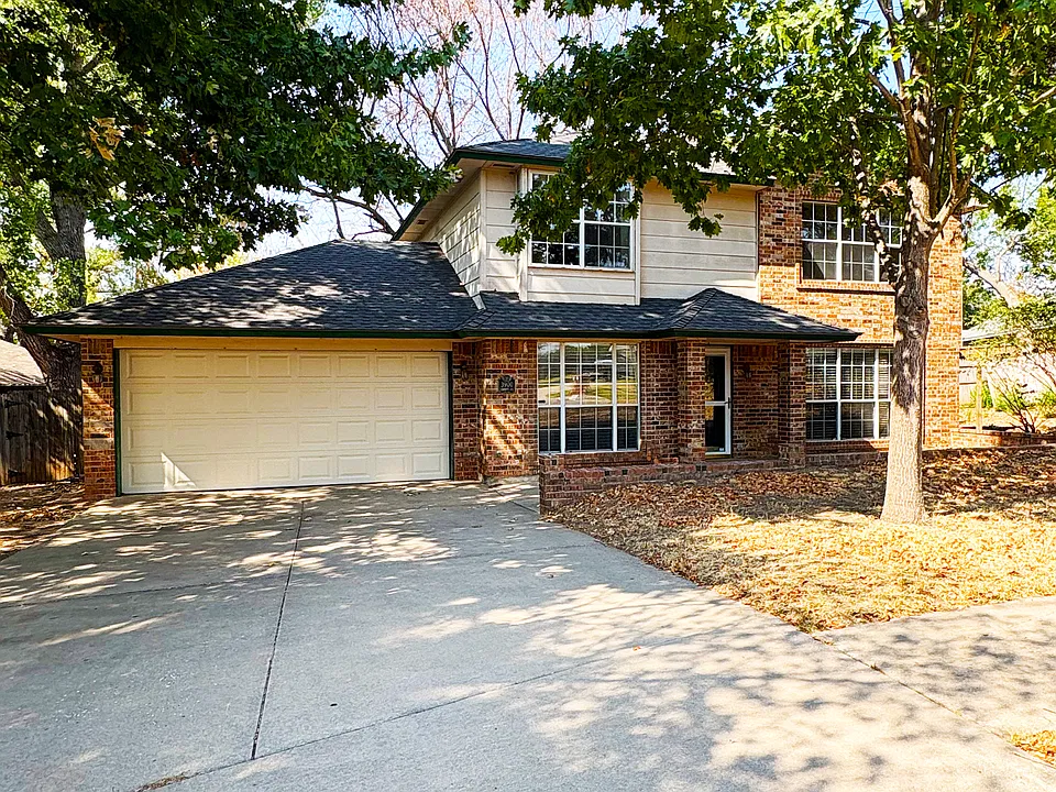 3900 Goshawk Cir