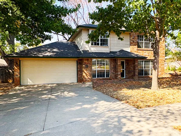 3900 Goshawk Cir, Norman, OK 73072