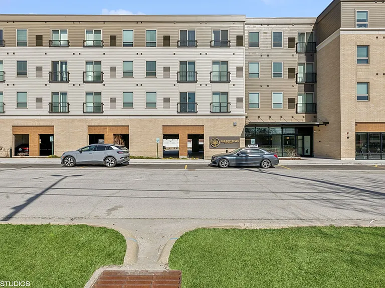 One Fifty Seven Oak Forest — Photo 7