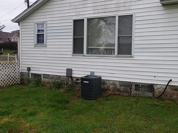 4th image of 223 Hickory St